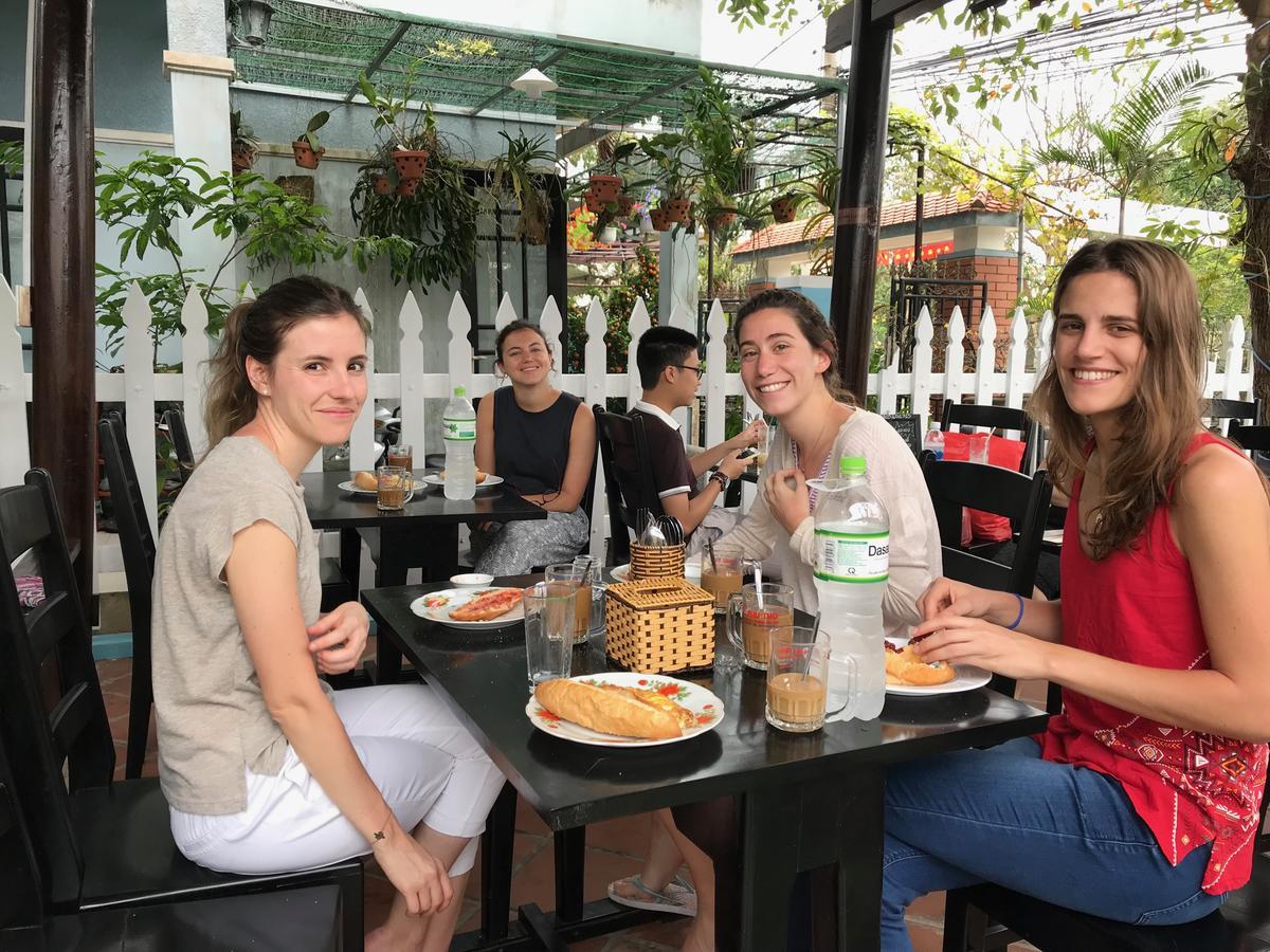 Cheerful Hoi An Hostel Bagian luar foto