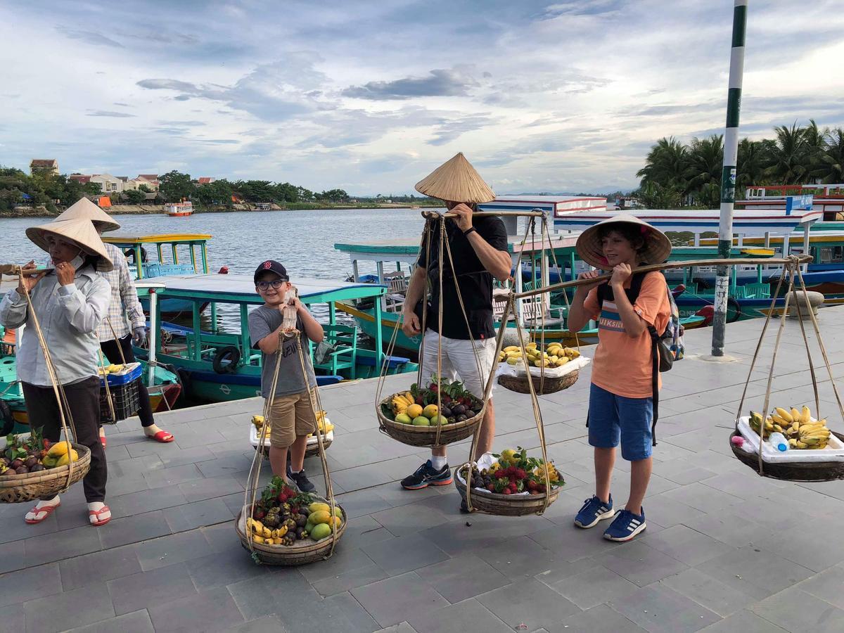 Cheerful Hoi An Hostel Bagian luar foto